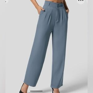 High waisted button zipper plicated side pocket straight leg shirred work pant.